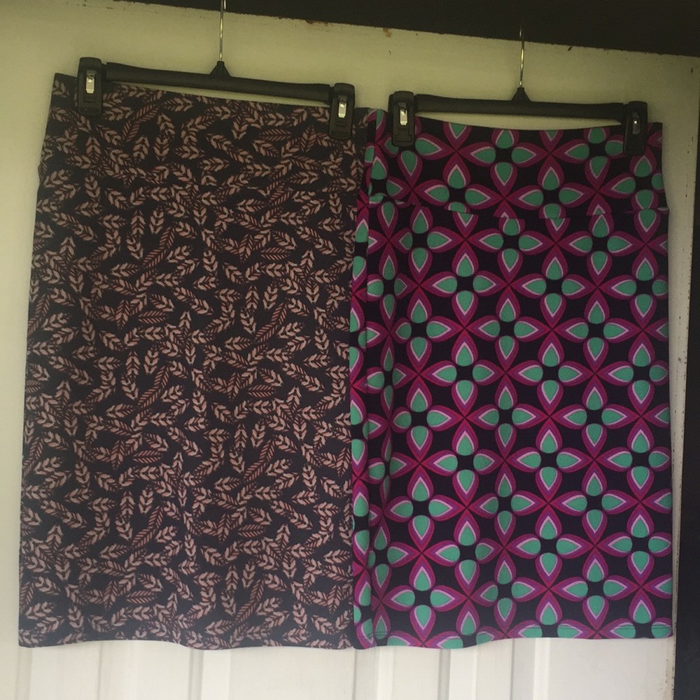 Lularoe Cassie skirts lot of 2 SZ small